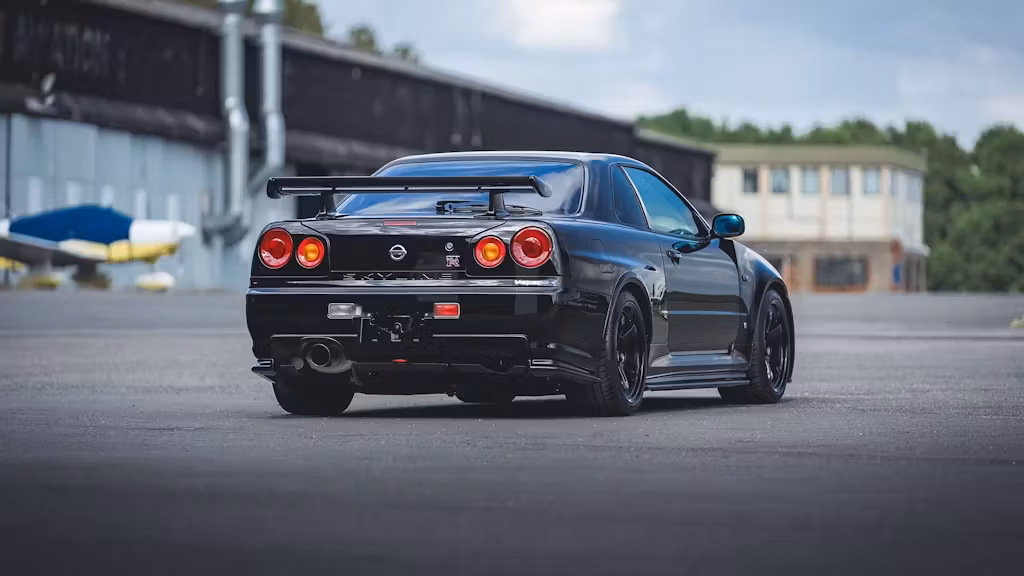 trazeira nissan GT-R